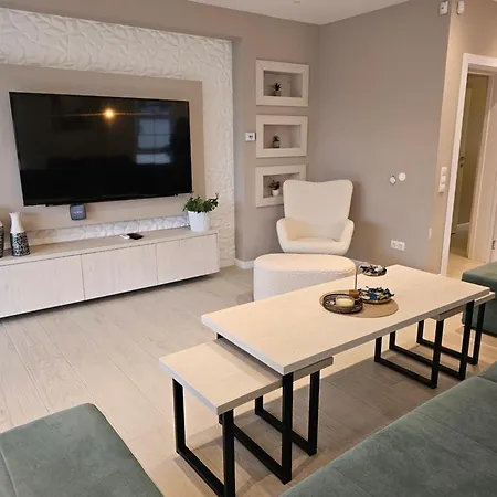Aida Villa
