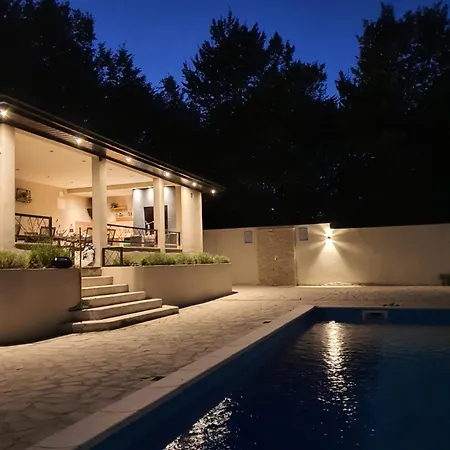 Aida Villa *