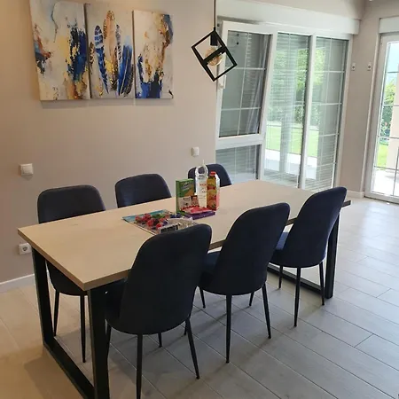 Aida Villa