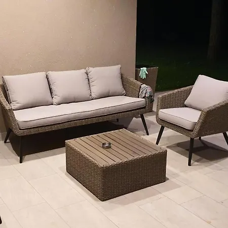 Aida Villa *